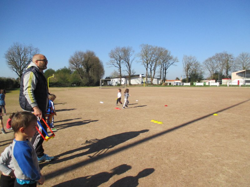 courses de relais avec Olivier – Ecole Saint Pierre Nieul le Dolent